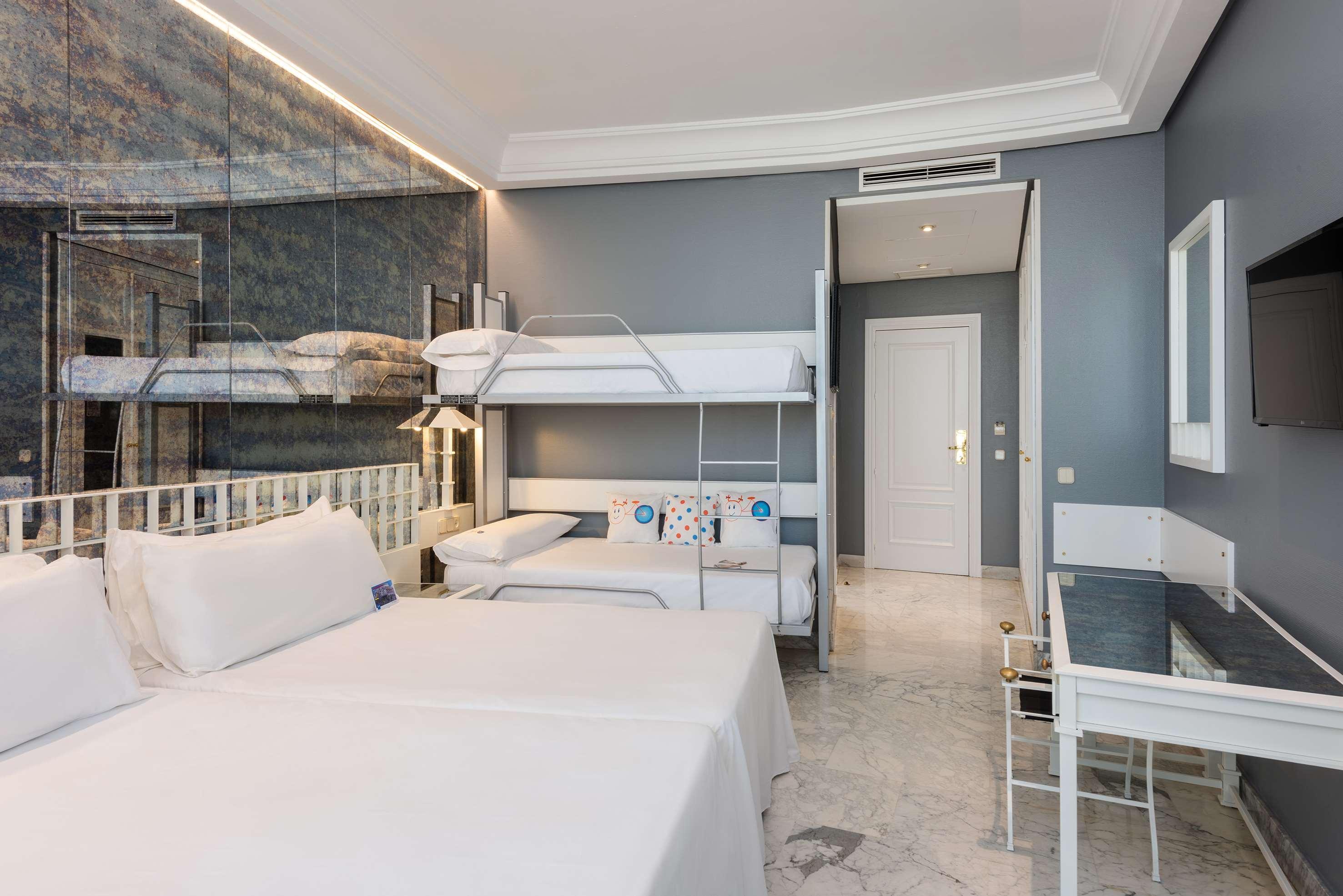 Azz Medea Hotel