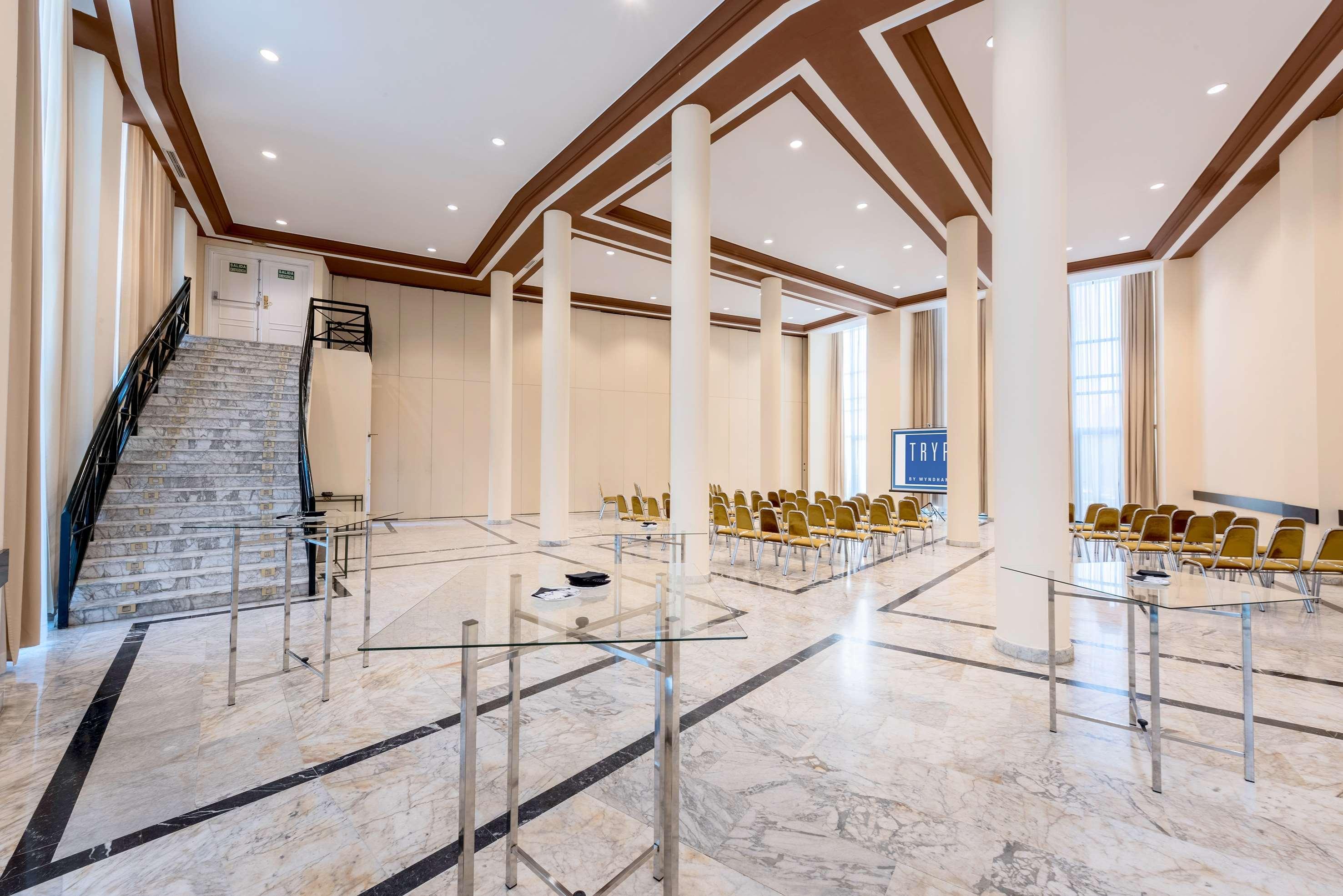 Hotel Azz Medea 4*